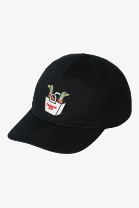Cappellino con adesivo