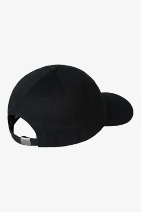 Cappellino con adesivo
