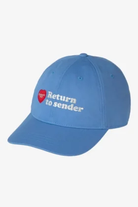 Cappellino con adesivo