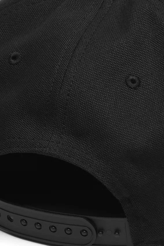 Cappellino con logo Cappellino con logo