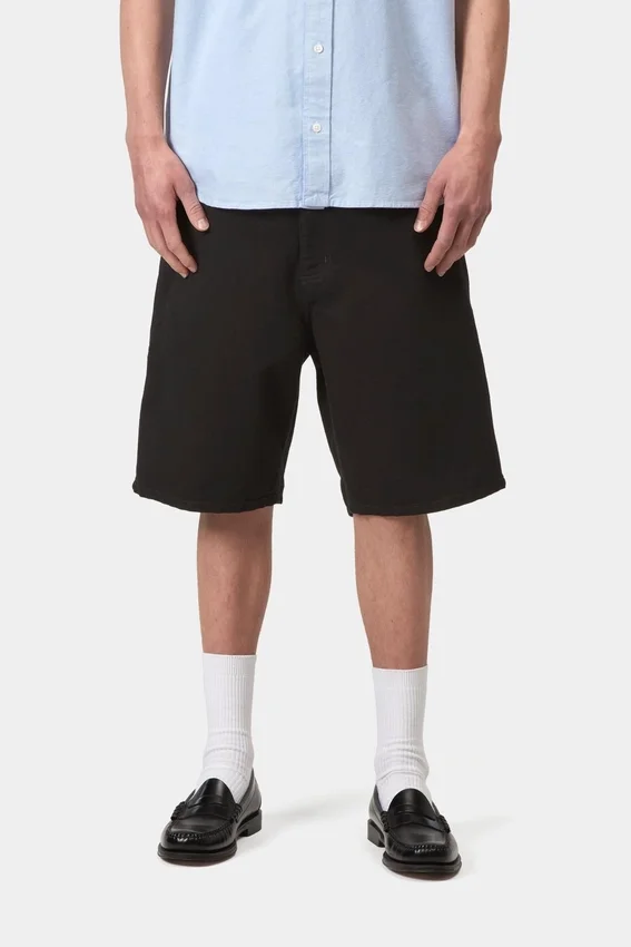 Pantaloncini con rinforzo su un solo ginocchio Pantaloncini con rinforzo su un solo ginocchio