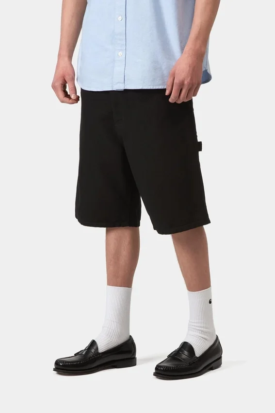 Pantaloncini con rinforzo su un solo ginocchio Pantaloncini con rinforzo su un solo ginocchio