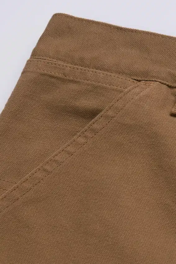 Pantaloncini con rinforzo su un solo ginocchio Pantaloncini con rinforzo su un solo ginocchio