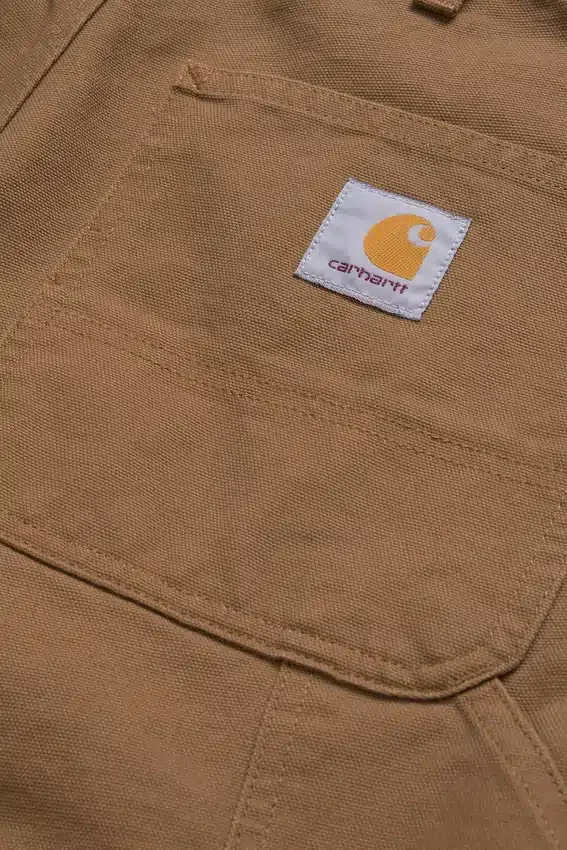 Pantaloncini con rinforzo su un solo ginocchio Pantaloncini con rinforzo su un solo ginocchio