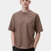 T-Shirt con tasca dal taglio ampio T-Shirt con tasca dal taglio ampio